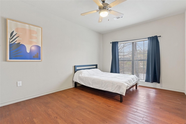 5117 N Lamar Blvd - Photo 1