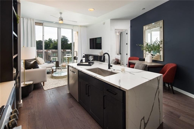 1000 Park Avenue Ne - Photo 1