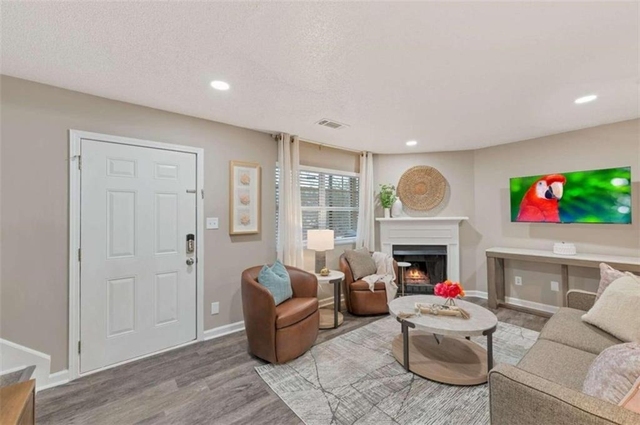 124 Bentley Parkway - Photo 1