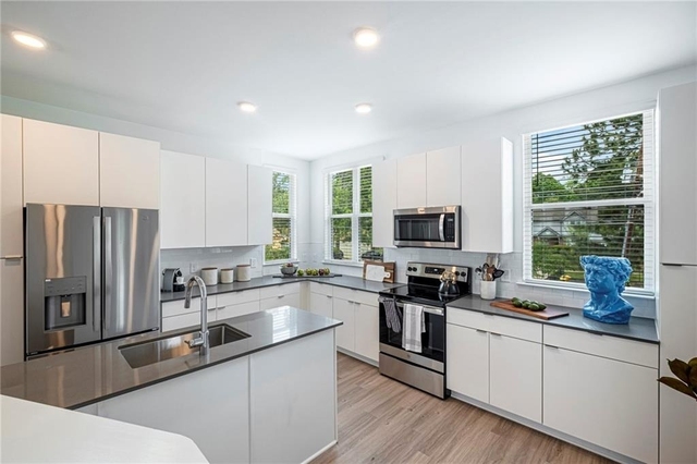 72 Milton Avenue Se - Photo 1