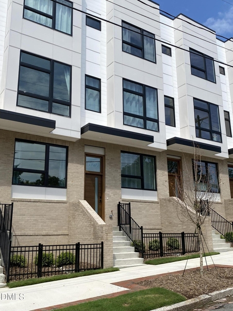 629 N Queen Street - Photo 1