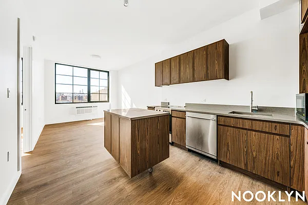 40 Bruckner Boulevard - Photo 1