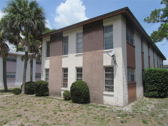 463 76th Avenue N - Photo 1