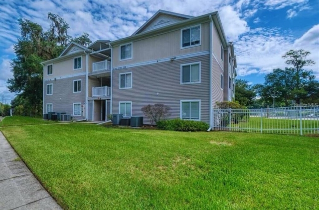 4000 Sw 23rd Street - Photo 1