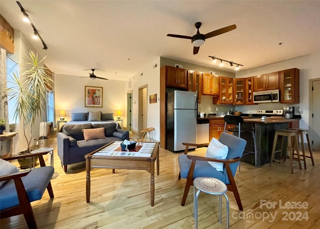 5 W Walnut Street - Photo 1