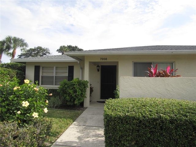 7008 W Country Club Drive N - Photo 1