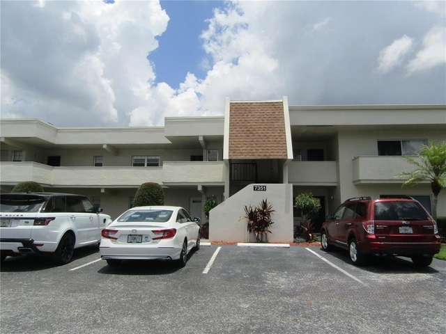 7351 W Country Club Drive N - Photo 1