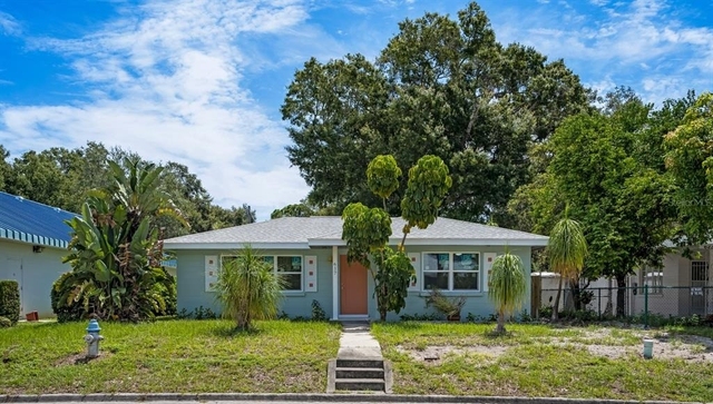 617 26th Street W - Photo 1