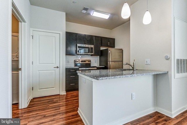 401 Race Street - Photo 1