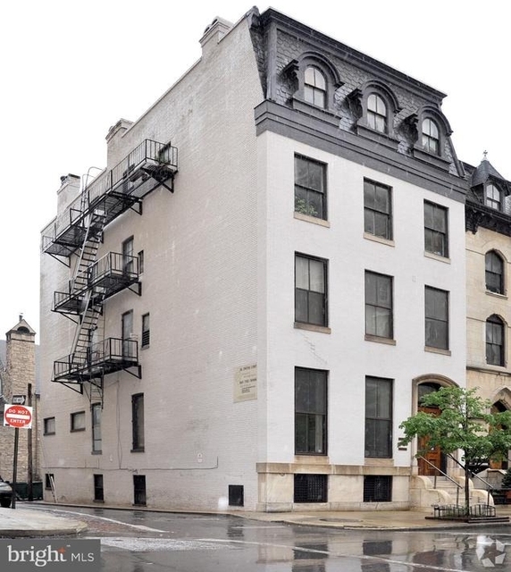 10 Chase Street E - Photo 1
