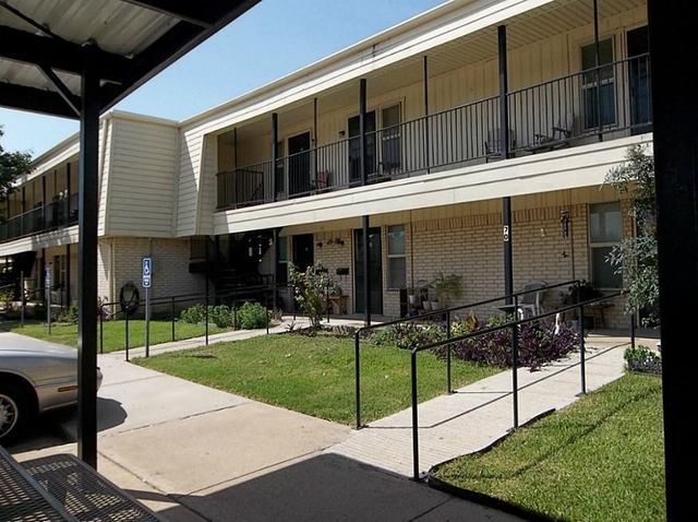 321 Thomas - Photo 1