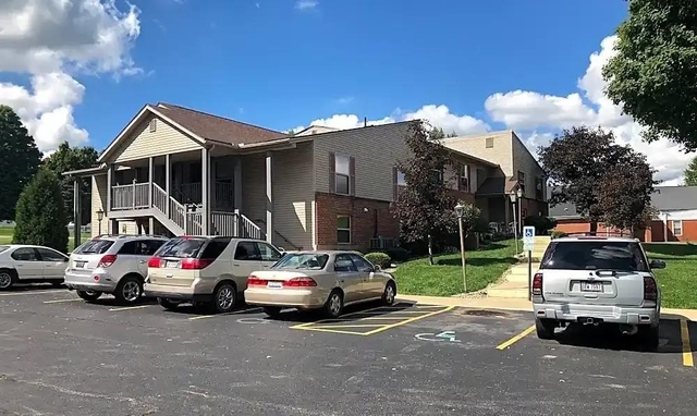 201 W Main St - Photo 1