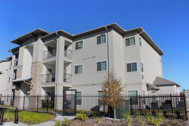 14838 Northwest Blvd - Photo 1