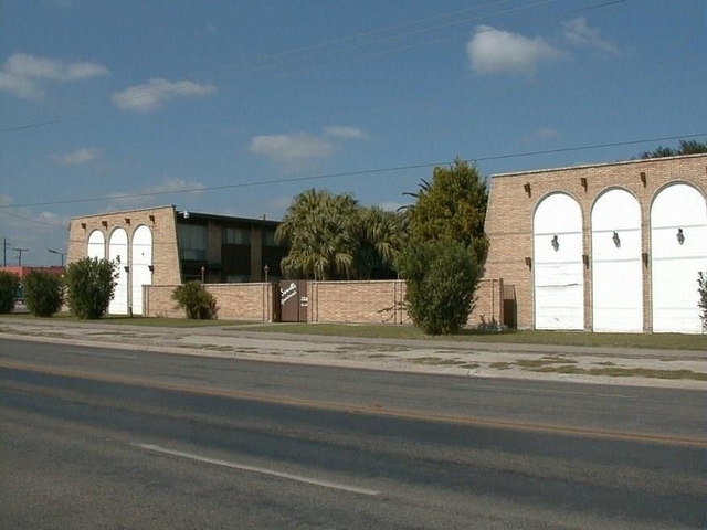 704 W Corral Avenue - Photo 1