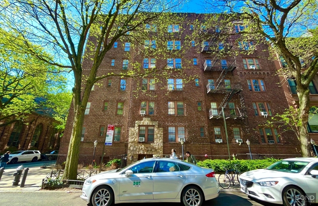 Remsen Street - Photo 1