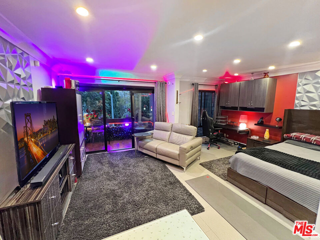 950 N Kings Road - Photo 1