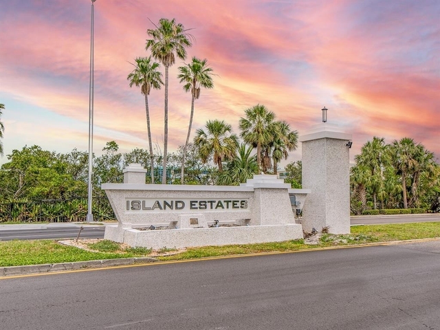 105 Island Way - Photo 1