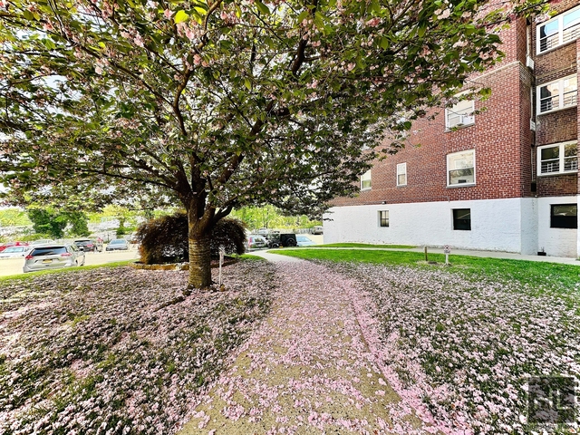 Pelham Road - Photo 1
