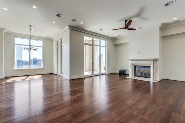 2555 N Pearl Street - Photo 1