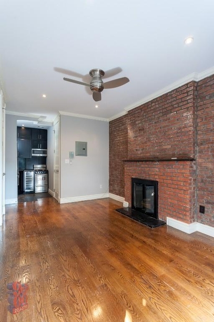 562 Hudson Street - Photo 1
