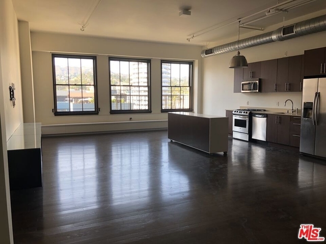 1645 Vine Street - Photo 1