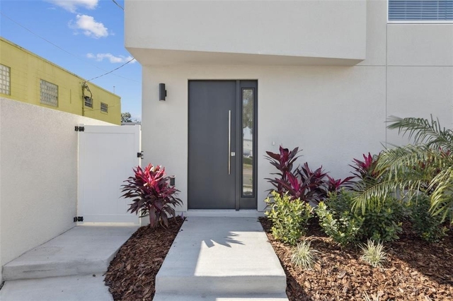 544 N Bumby Avenue - Photo 1