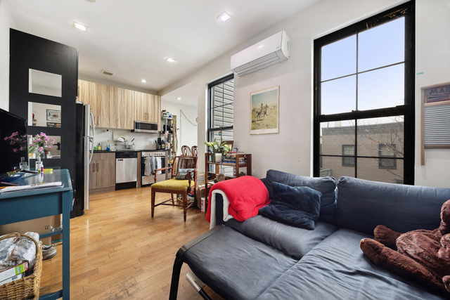118 Kingsland Avenue - Photo 1
