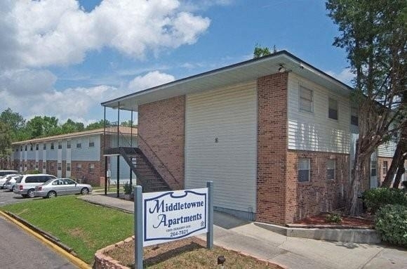 1809 Debarry Ave - Photo 1