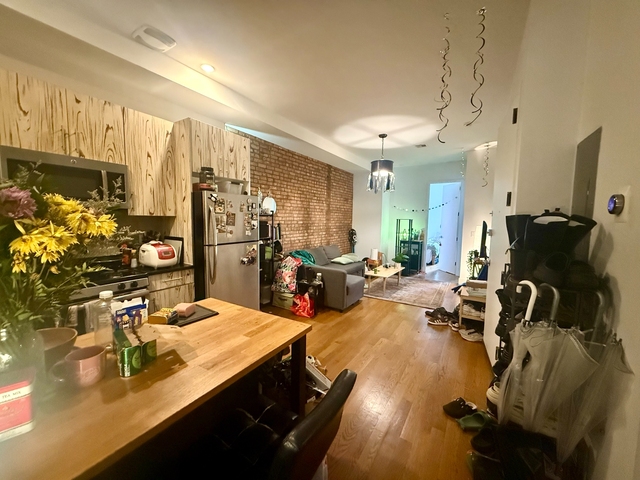 317 Pulaski Street - Photo 1