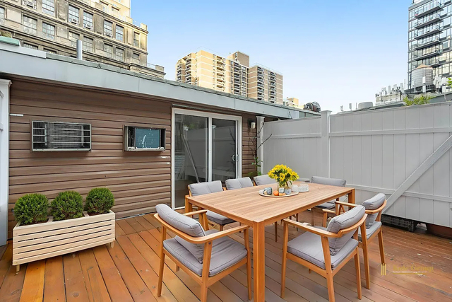 88 Fulton Street - Photo 1