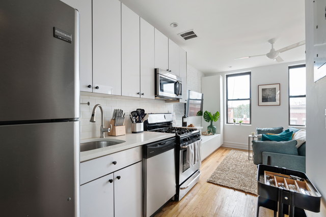 115 Greenpoint Avenue - Photo 1