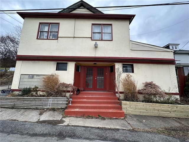 2422 Main St - Photo 1