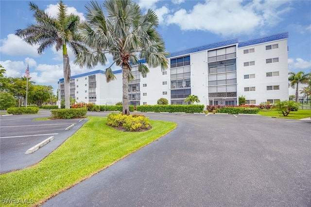555 Park Shore Drive - Photo 1
