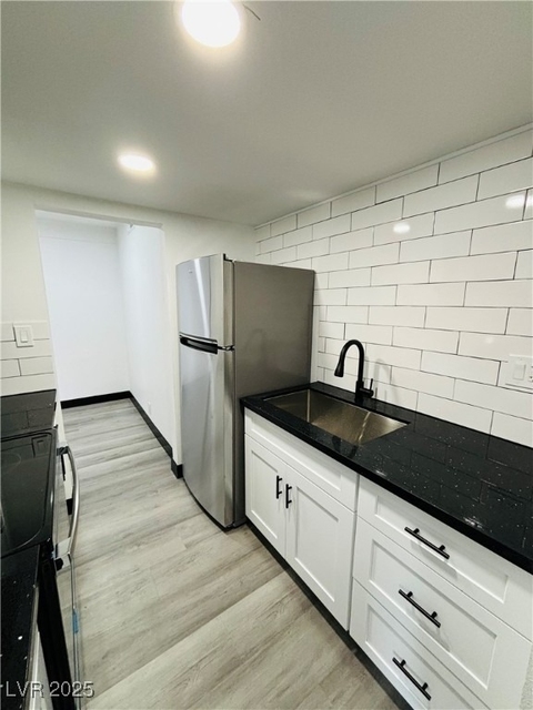 1922 Fairfield Avenue - Photo 1
