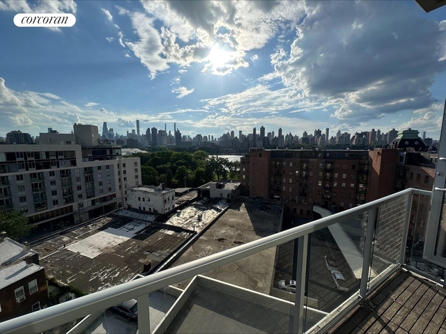 31st Avenue - Photo 1
