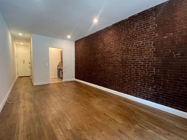 425 East 80th Street - Photo 1