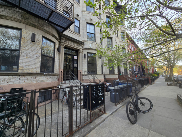Halsey street - Photo 1