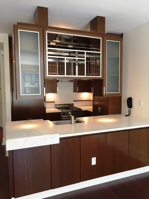 60 Riverside Boulevard - Photo 1