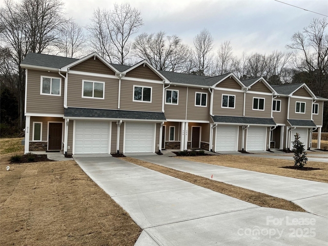 226 South Elm Street - Photo 1