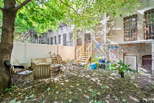 1050 Putnam Avenue - Photo 1