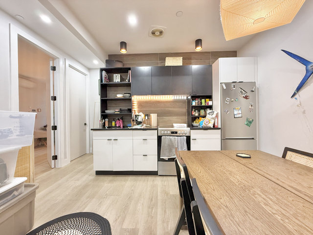 727 Dekalb Avenue - Photo 1
