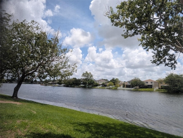 1061 Nw 122nd Terrace - Photo 1