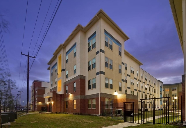 703 N San Marcos St - Photo 1