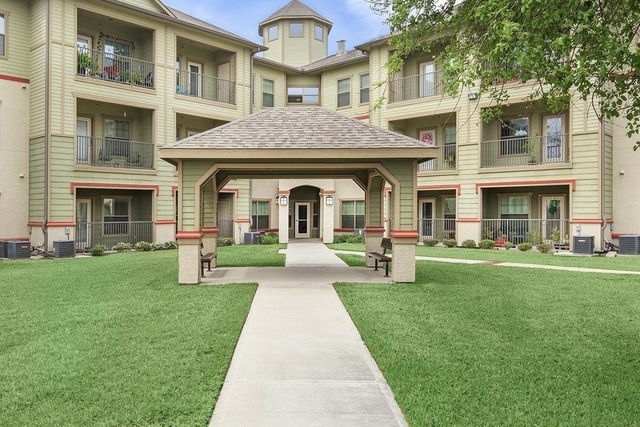 200 W Yoakum Ave Avenue - Photo 1