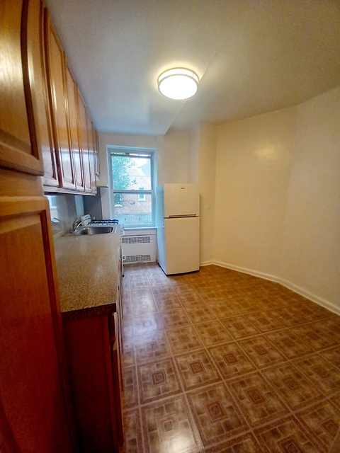 915 East 17th Street - Photo 1