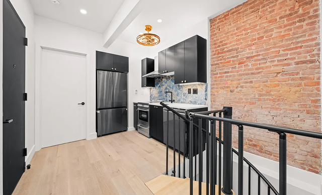 727 Knickerbocker Avenue - Photo 1