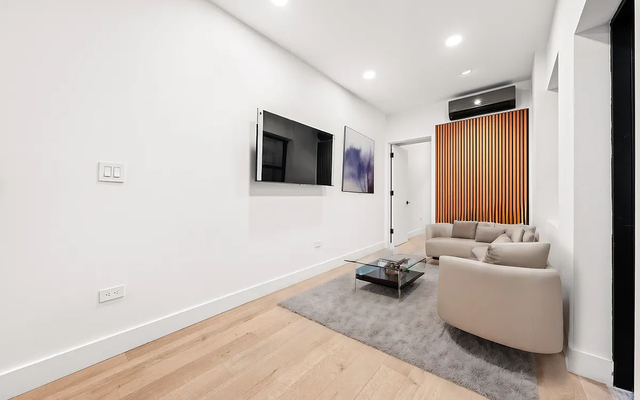 727 Knickerbocker Avenue - Photo 1