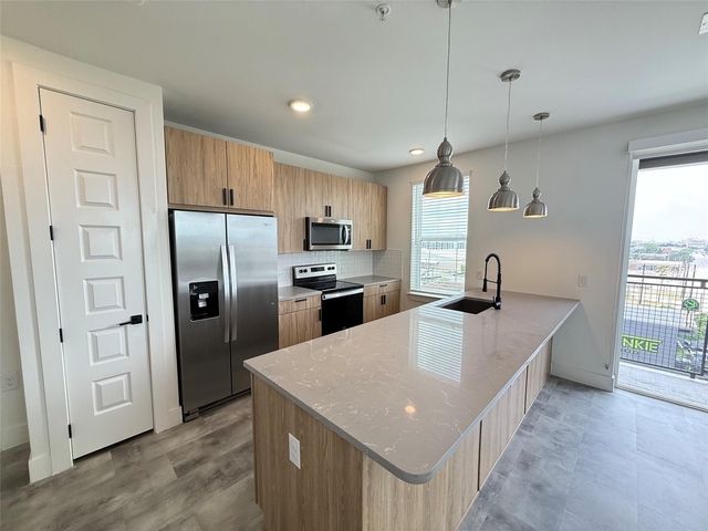 2520 Washington Ave - Photo 1
