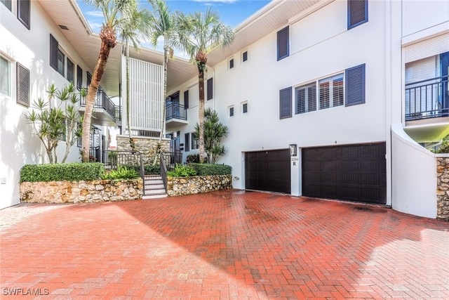2216 Gulf Shore Boulevard N - Photo 1