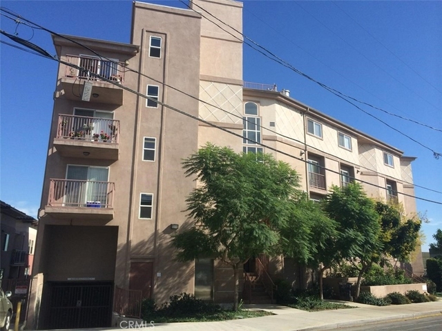 700 N Hill Place - Photo 1